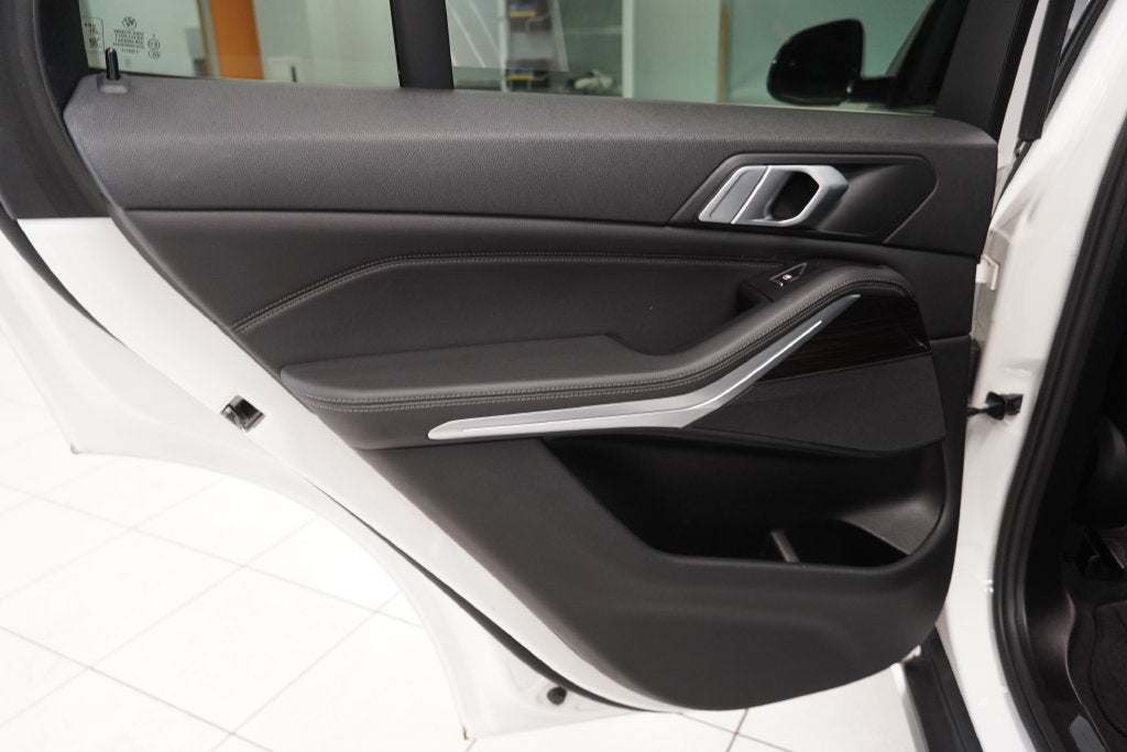 2019 BMW X5 xDrive40i ( AWD )