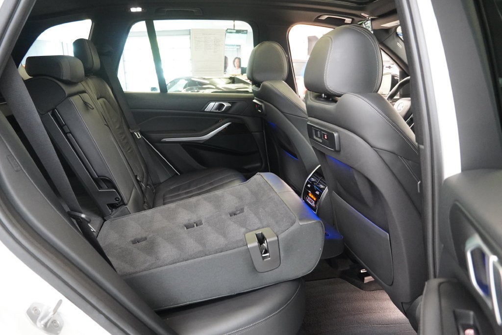 2019 BMW X5 xDrive40i ( AWD )