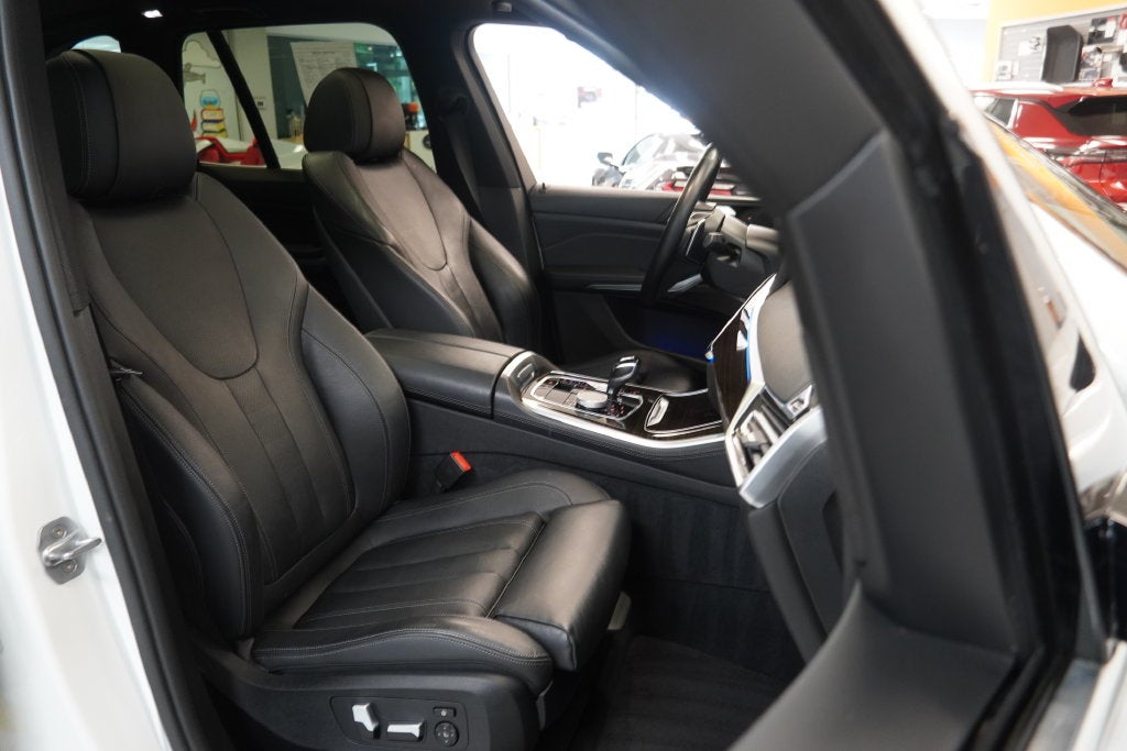 2019 BMW X5 xDrive40i ( AWD )