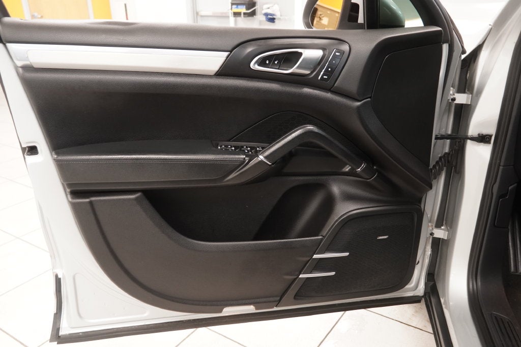 2012 Porsche Cayenne ( AWD )
