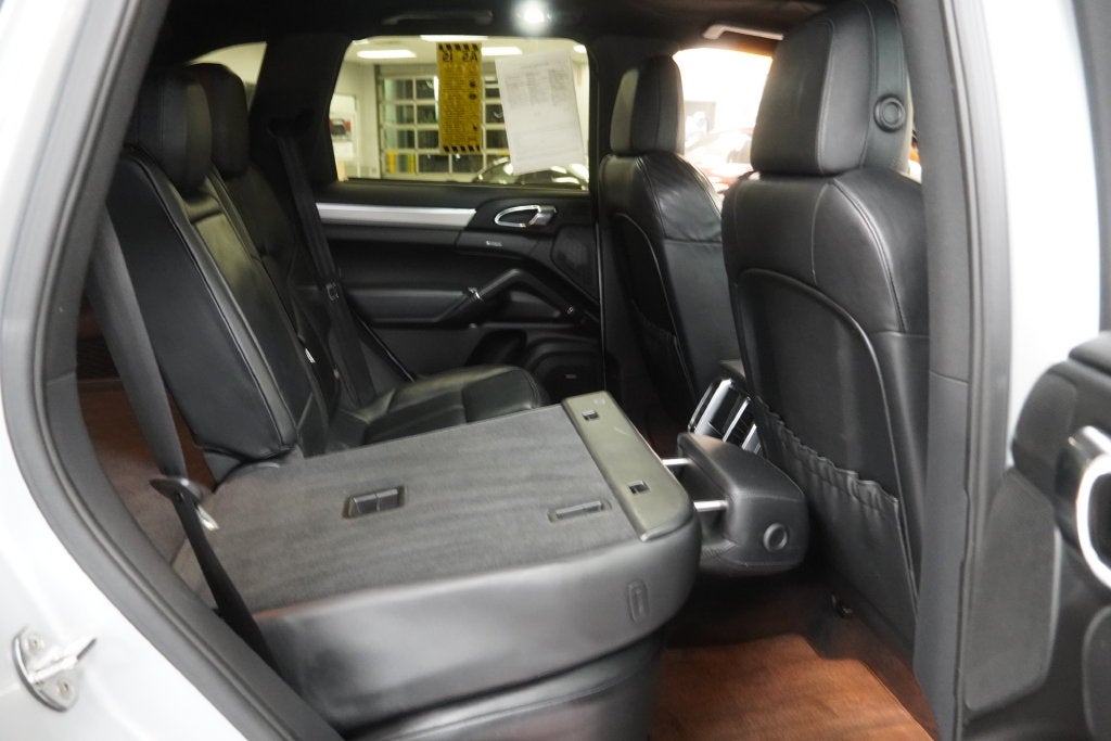 2012 Porsche Cayenne ( AWD )
