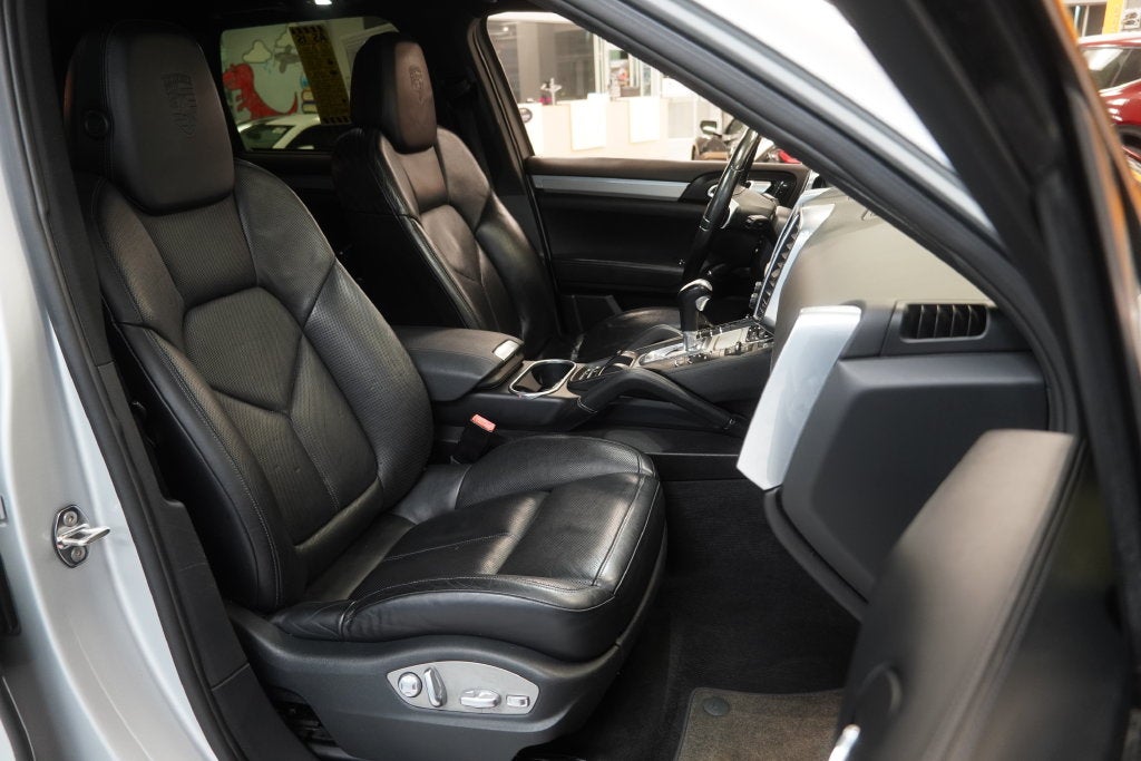 2012 Porsche Cayenne ( AWD )