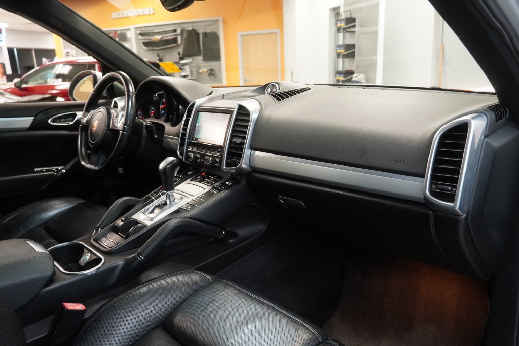 2012 Porsche Cayenne ( AWD )