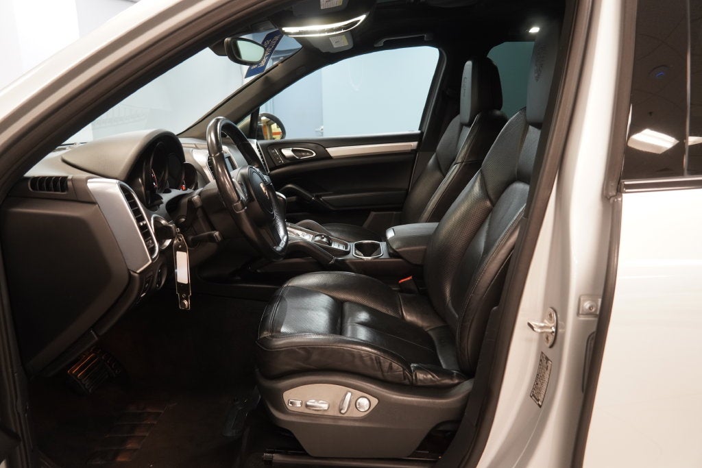 2012 Porsche Cayenne ( AWD )