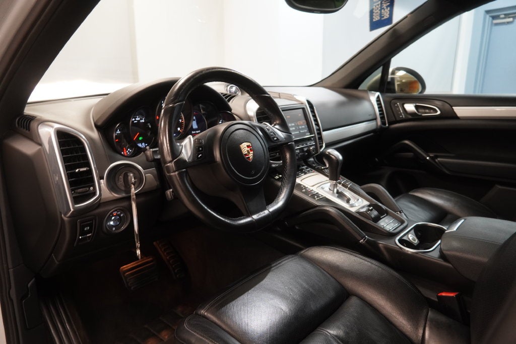 2012 Porsche Cayenne ( AWD )