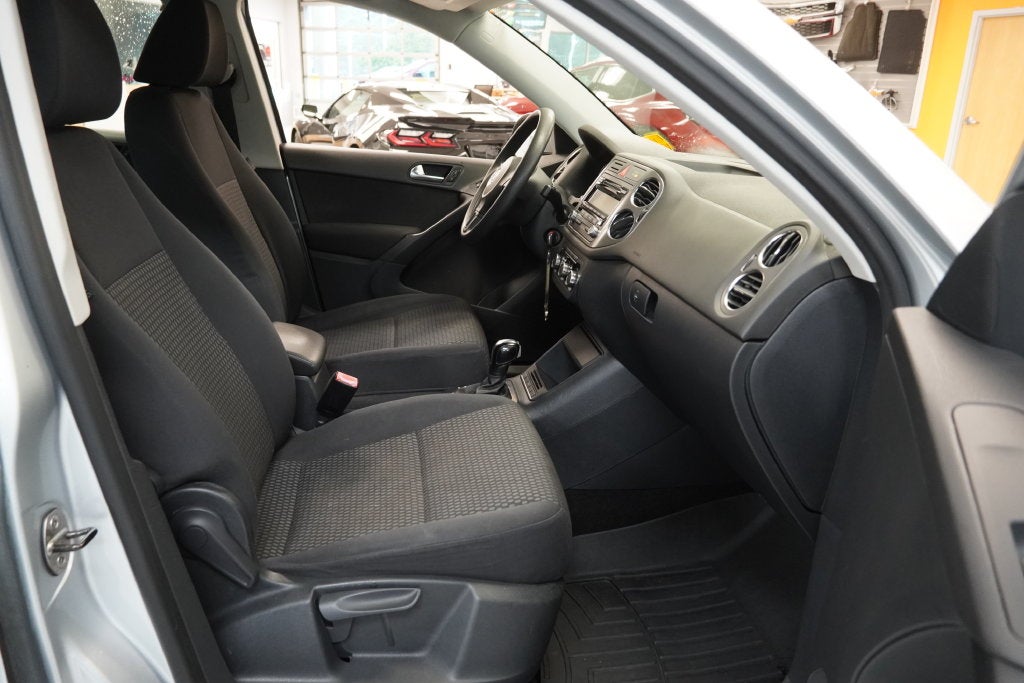 2011 Volkswagen Tiguan S ( PRE-AUCTION ) 4Motion