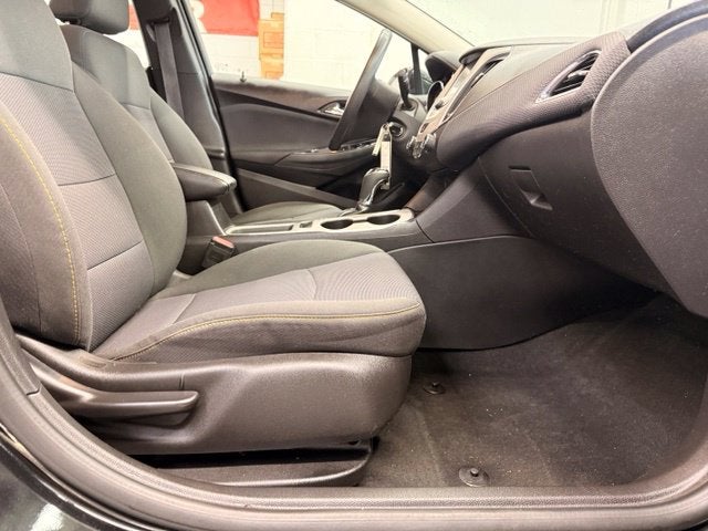 2017 Chevrolet Cruze LS w/ Backup Cam