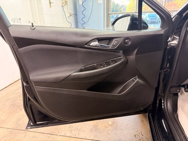 2017 Chevrolet Cruze LS w/ Backup Cam