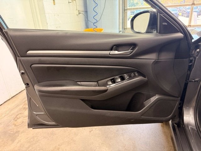 2024 Nissan Altima 2.5 SR w/ BLIND SPOT WARNING