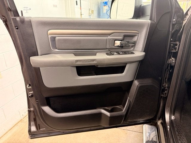 2017 RAM 1500 Big Horn HEMI w/ Htd Seats