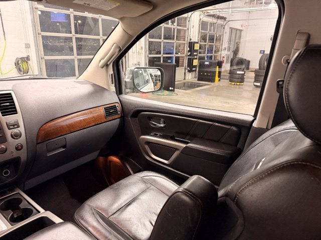 2015 Nissan Armada Platinum AWD w/ Rear DVD