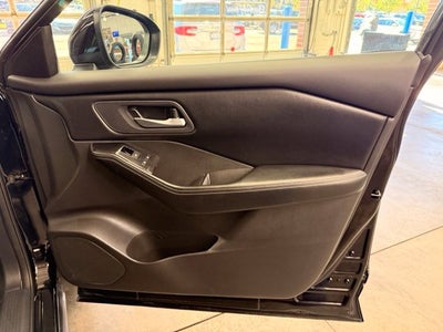2024 Nissan Rogue SV AWD w/ COLLISION ALERT