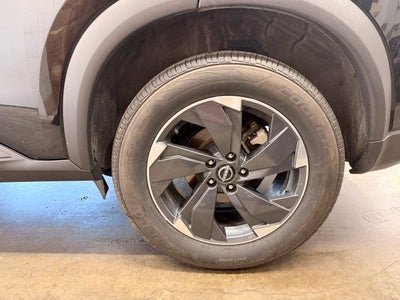 2024 Nissan Rogue SV AWD w/ COLLISION ALERT