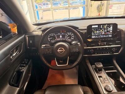 2023 Nissan Pathfinder SL AWD w/ POWER LIFTGATE