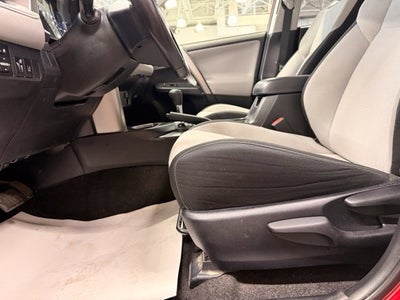 2018 Toyota RAV4 XLE w/ Blind Spot Alert