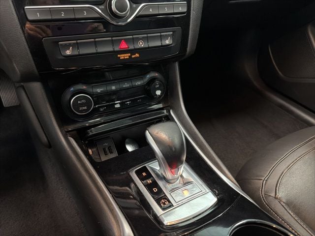 2017 INFINITI QX30 Premium