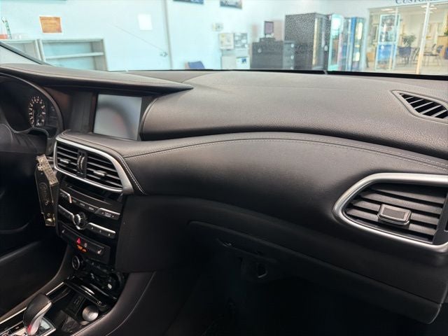 2017 INFINITI QX30 Premium