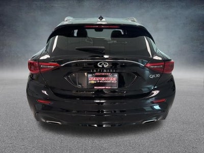 2017 INFINITI QX30 Premium