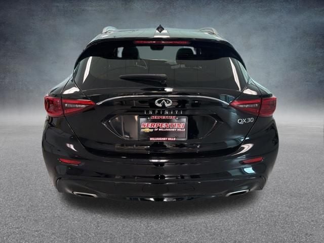 2017 INFINITI QX30 Premium