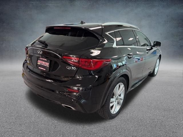 2017 INFINITI QX30 Premium