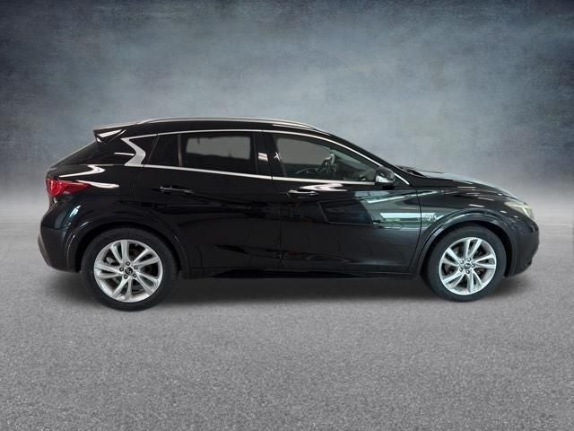 2017 INFINITI QX30 Premium
