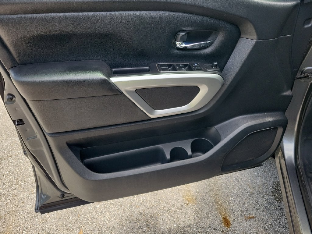 2021 Nissan Titan SV w/Convenience Package