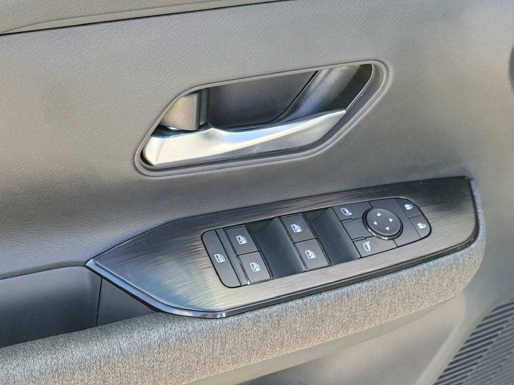 2027 Nissan Kicks SV Premium