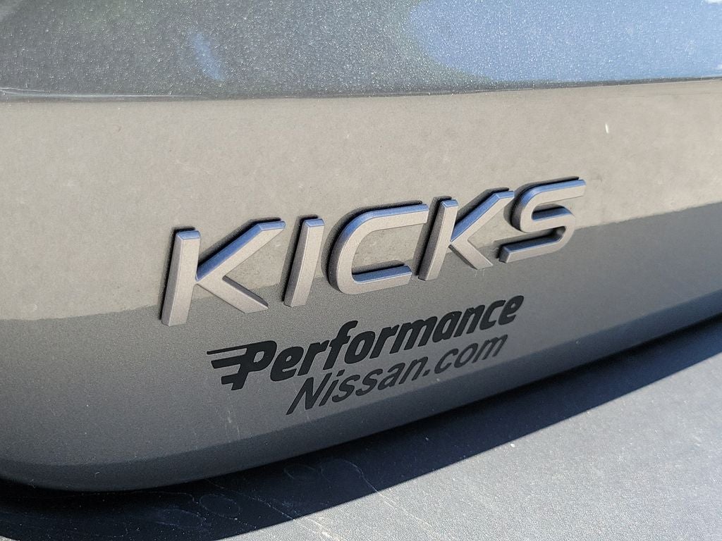 2025 Nissan Kicks SR