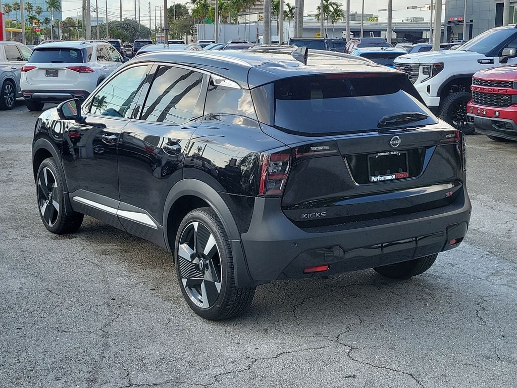 2025 Nissan Kicks SR