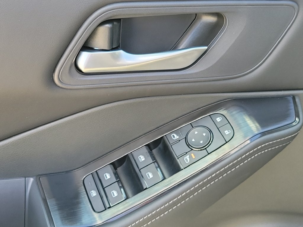 2027 Nissan Rogue SV