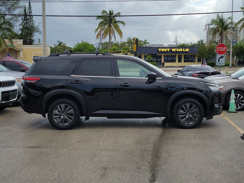 2022 Nissan Pathfinder SV