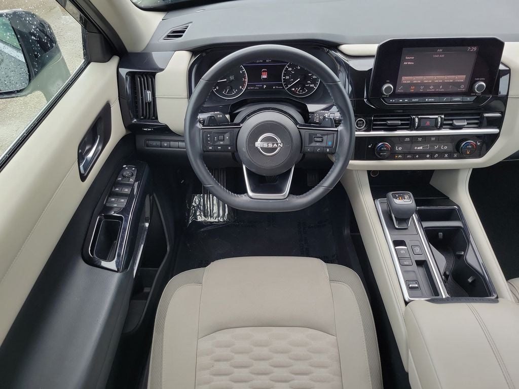 2022 Nissan Pathfinder SV