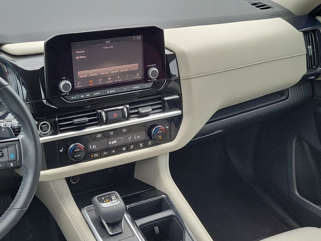 2022 Nissan Pathfinder SV