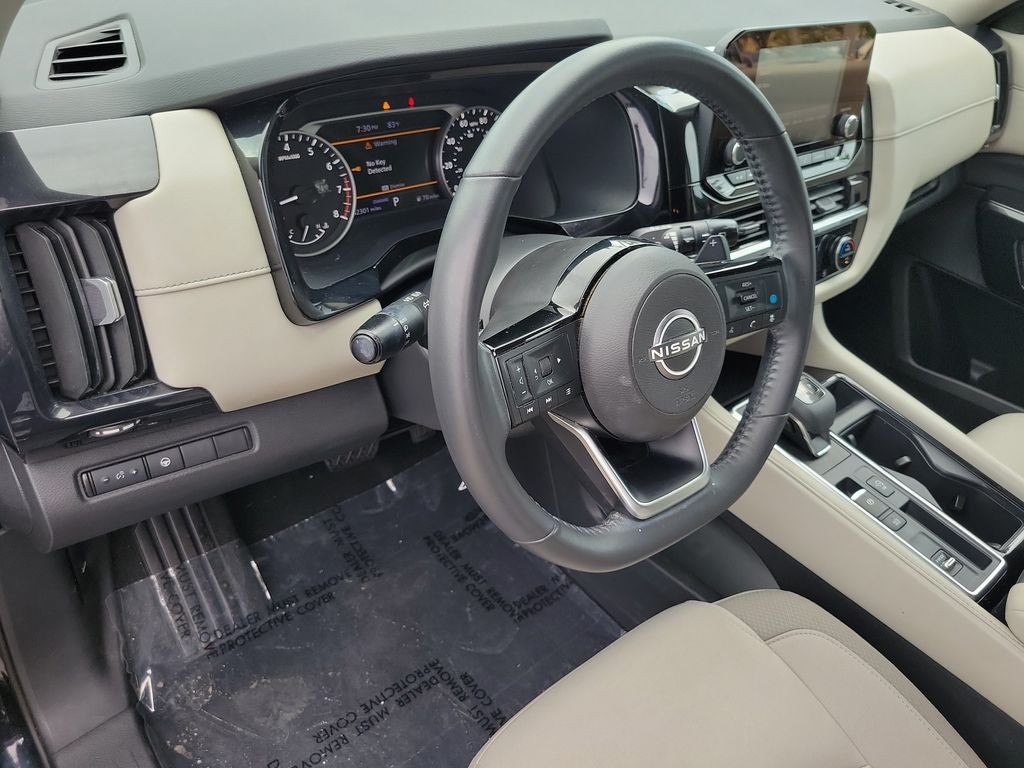 2022 Nissan Pathfinder SV