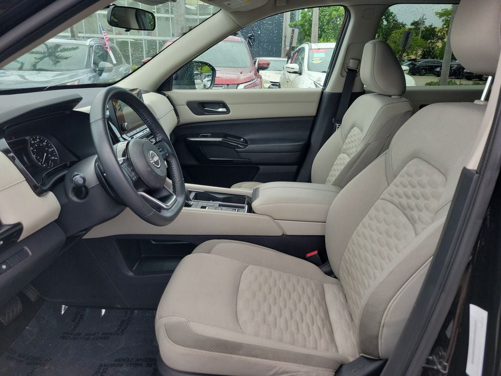 2022 Nissan Pathfinder SV