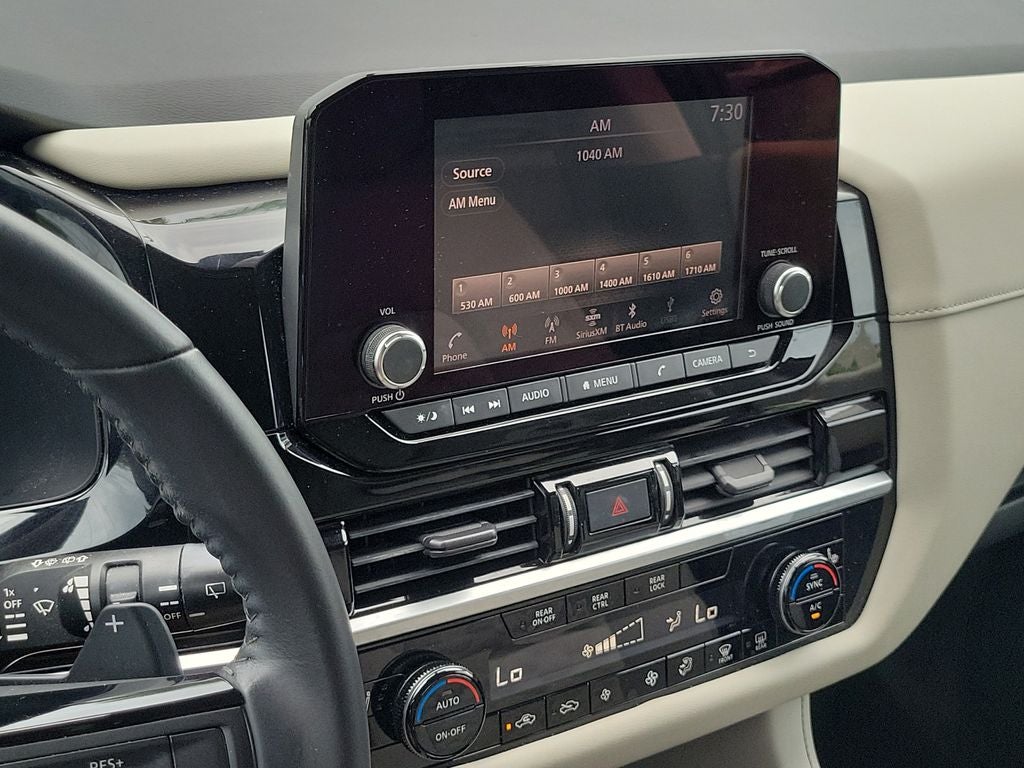 2022 Nissan Pathfinder SV