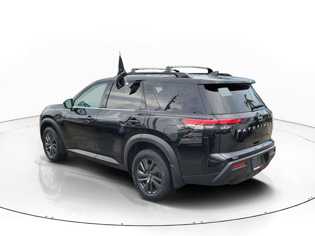 2022 Nissan Pathfinder SV