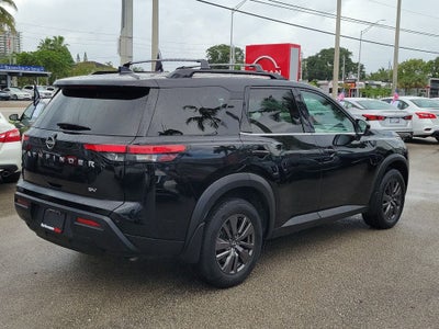 2022 Nissan Pathfinder SV