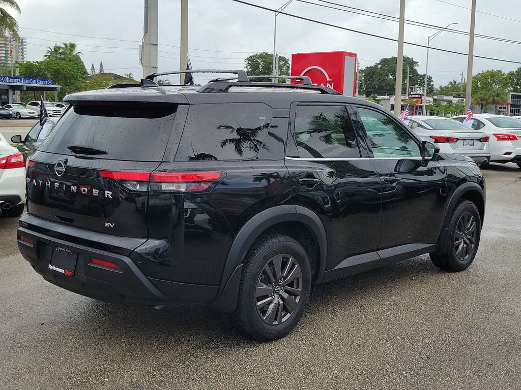 2022 Nissan Pathfinder SV