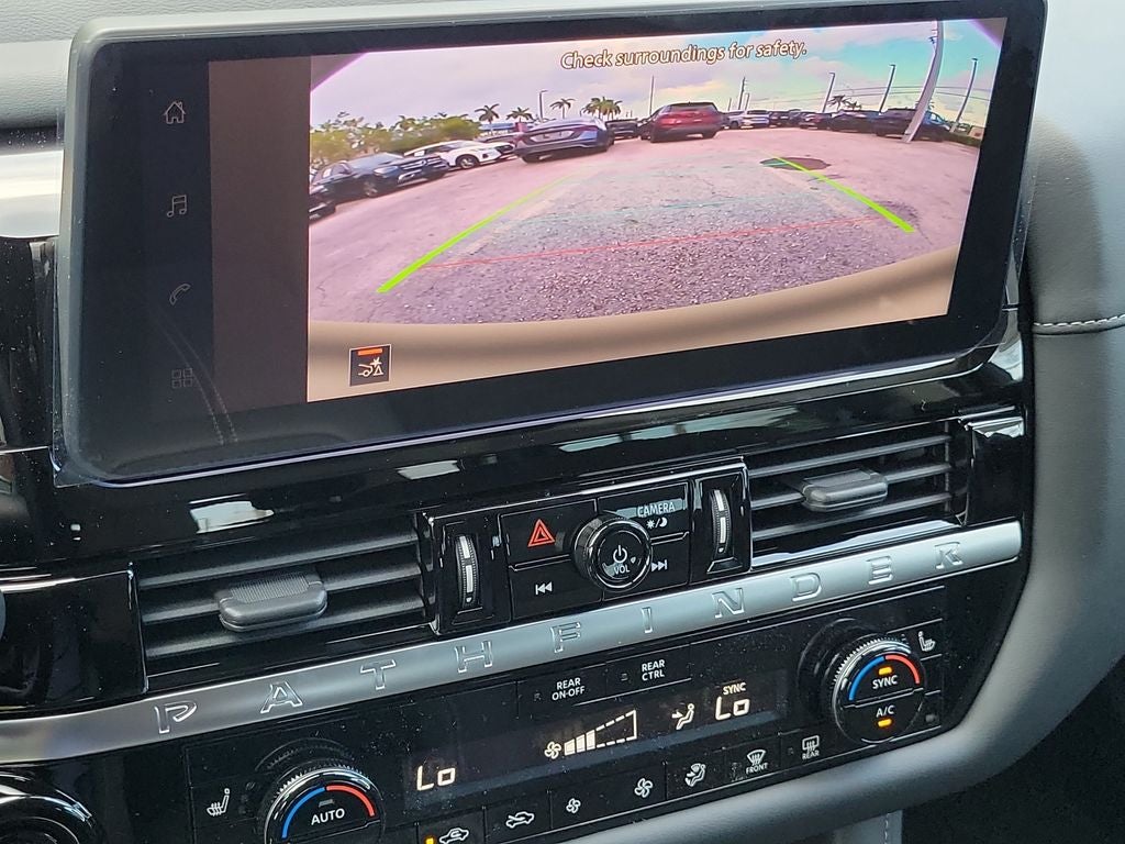 2026 Nissan Pathfinder SV