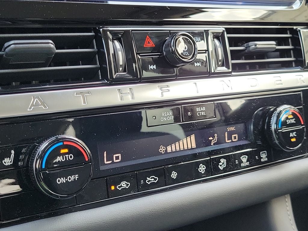 2026 Nissan Pathfinder SV