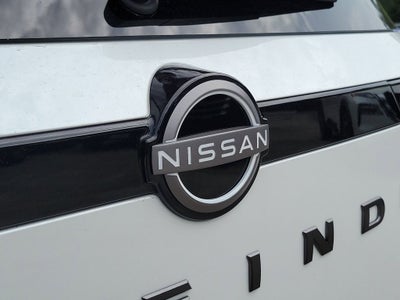 2026 Nissan Pathfinder Platinum Captain Chairs