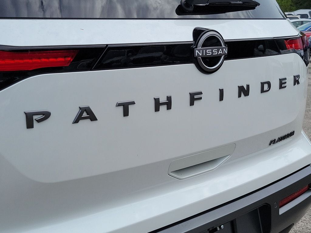 2026 Nissan Pathfinder Platinum Captain Chairs