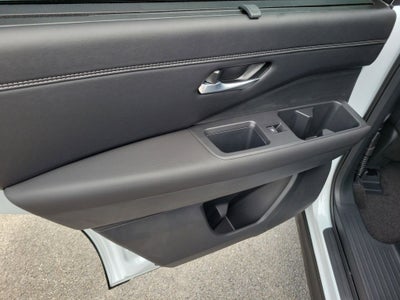 2026 Nissan Pathfinder Platinum Captain Chairs