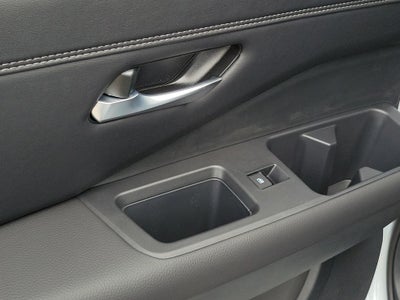 2026 Nissan Pathfinder Platinum Captain Chairs