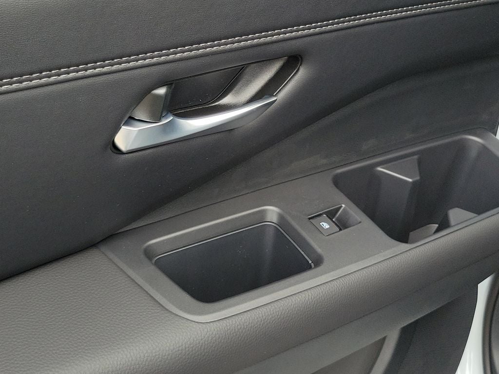 2026 Nissan Pathfinder Platinum Captain Chairs