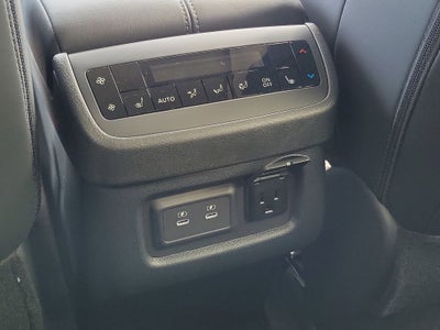 2026 Nissan Pathfinder Platinum Captain Chairs