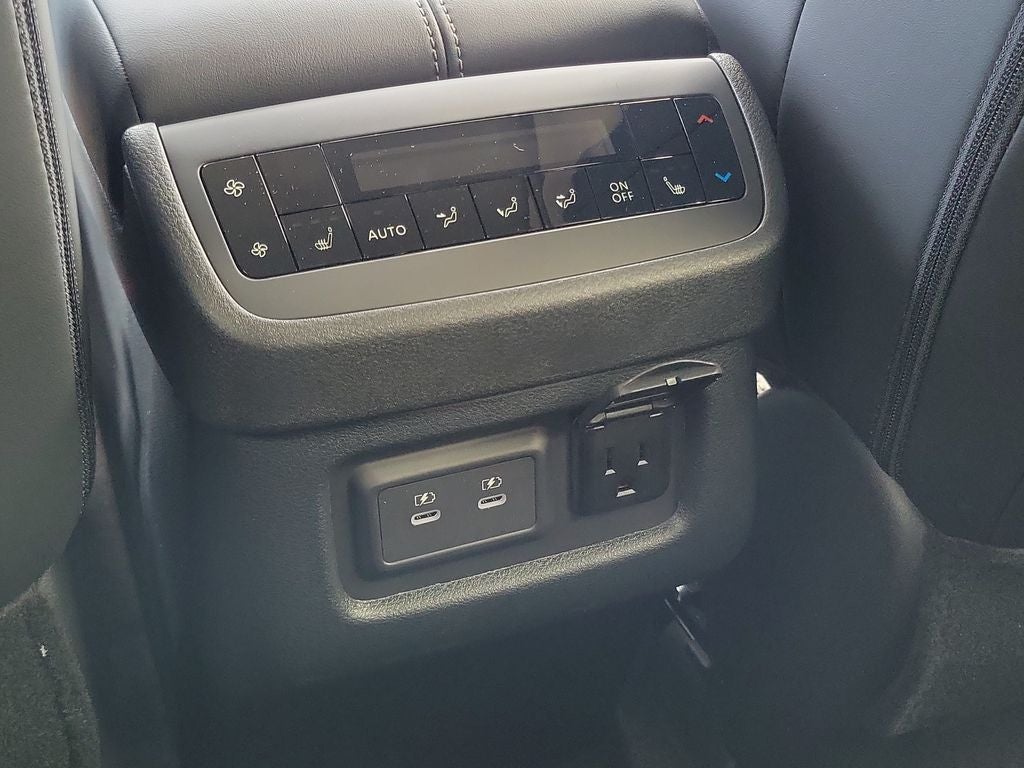 2026 Nissan Pathfinder Platinum Captain Chairs