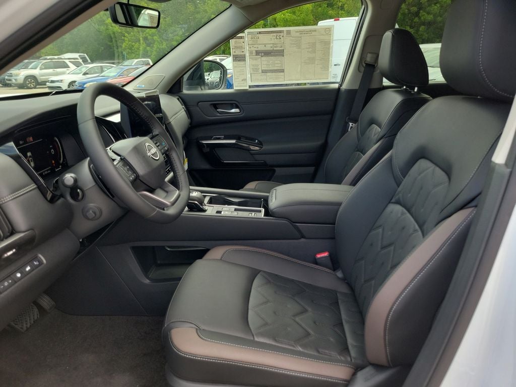 2026 Nissan Pathfinder Platinum Captain Chairs