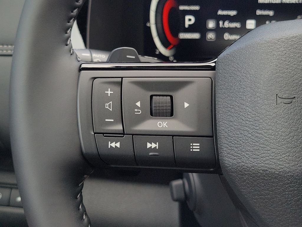 2026 Nissan Pathfinder Platinum Captain Chairs